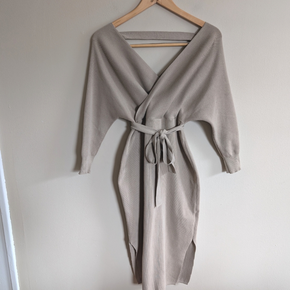 Tan V-neck Sweater Midi Dress size S/M with removable tie belt